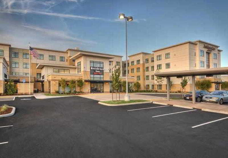 By Marriott Airport At Cascade Station 3*