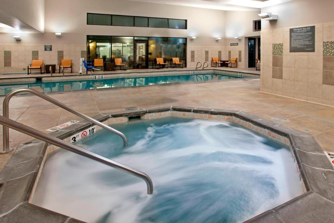 By Marriott Airport At Cascade Station Hotel 3*
