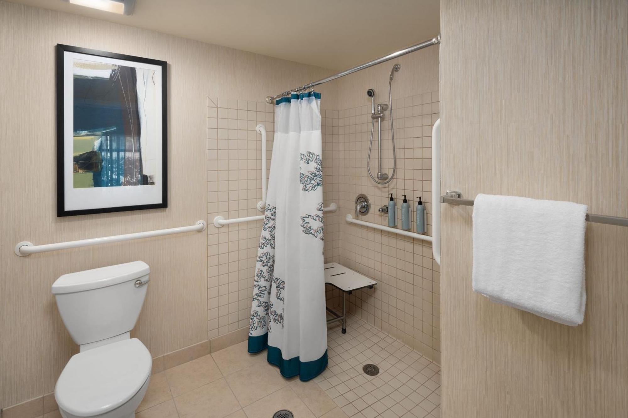 By Marriott Airport At Cascade Station 3*