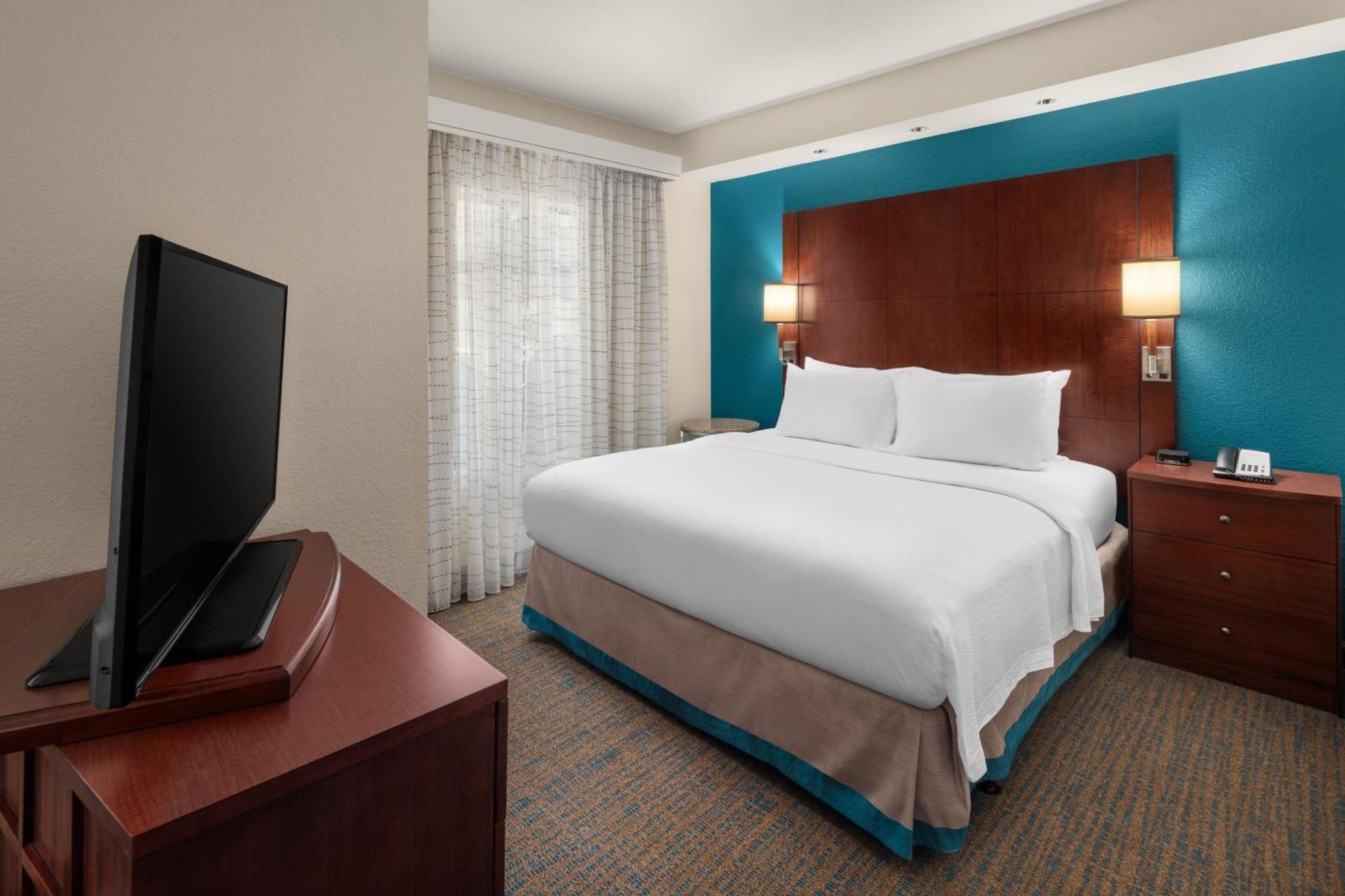 Hotel By Marriott Airport At Cascade Station
