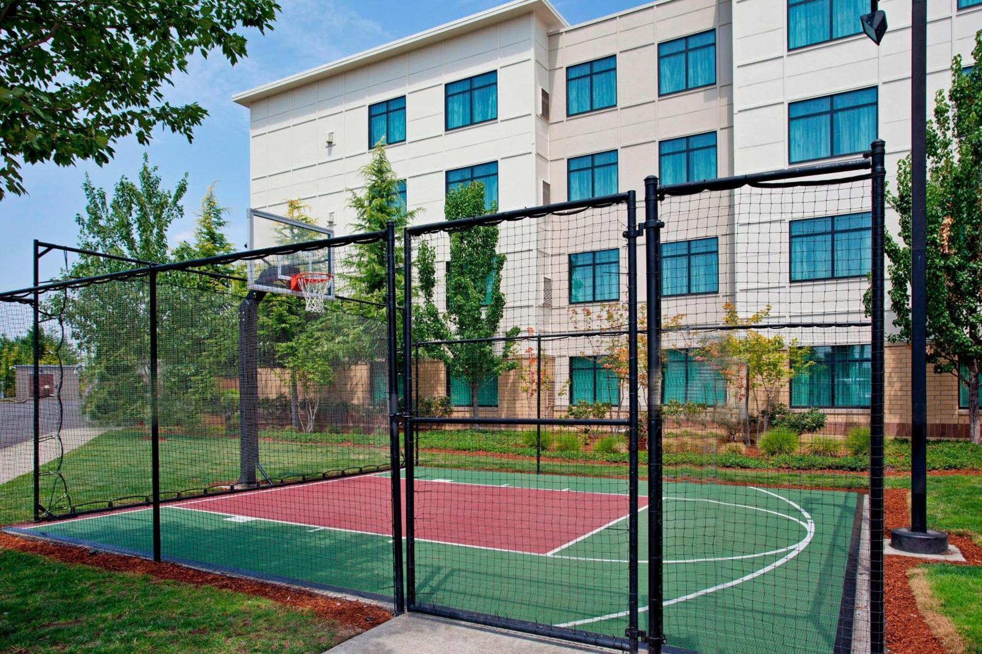 By Marriott Airport At Cascade Station Hotel