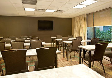 By Marriott Airport At Cascade Station Hotel