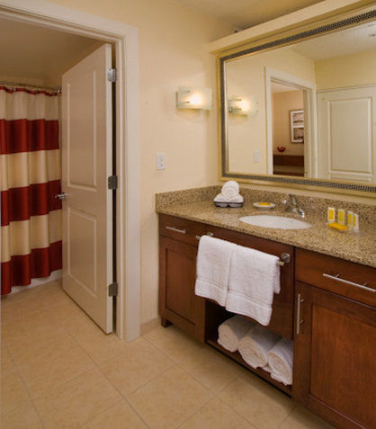 By Marriott Airport At Cascade Station 3*