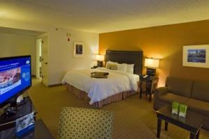 By Marriott Airport At Cascade Station