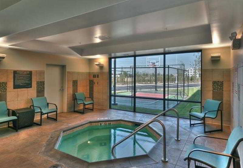 By Marriott Airport At Cascade Station 3*
