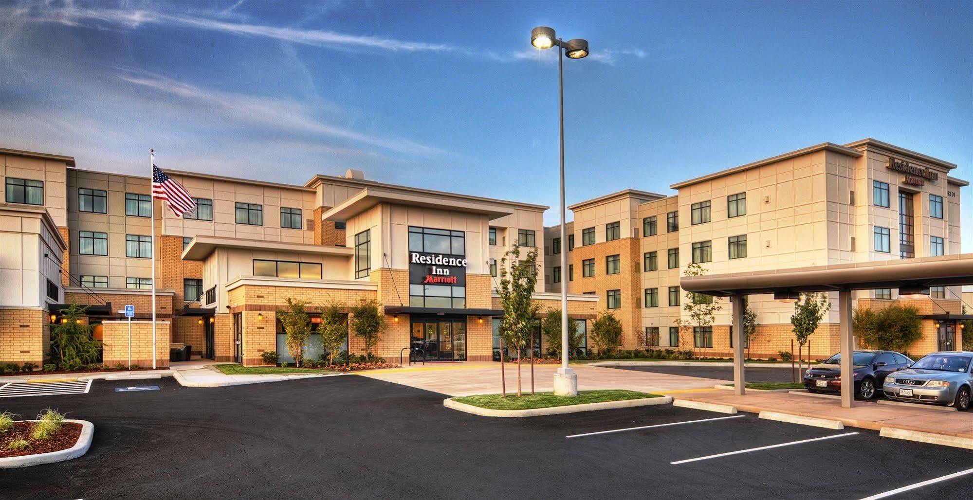 Hotel By Marriott Airport At Cascade Station