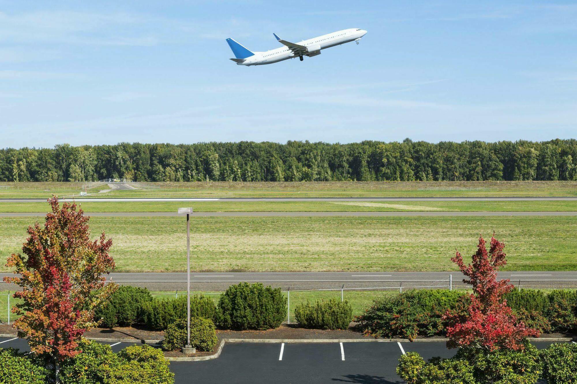By Marriott Airport At Cascade Station