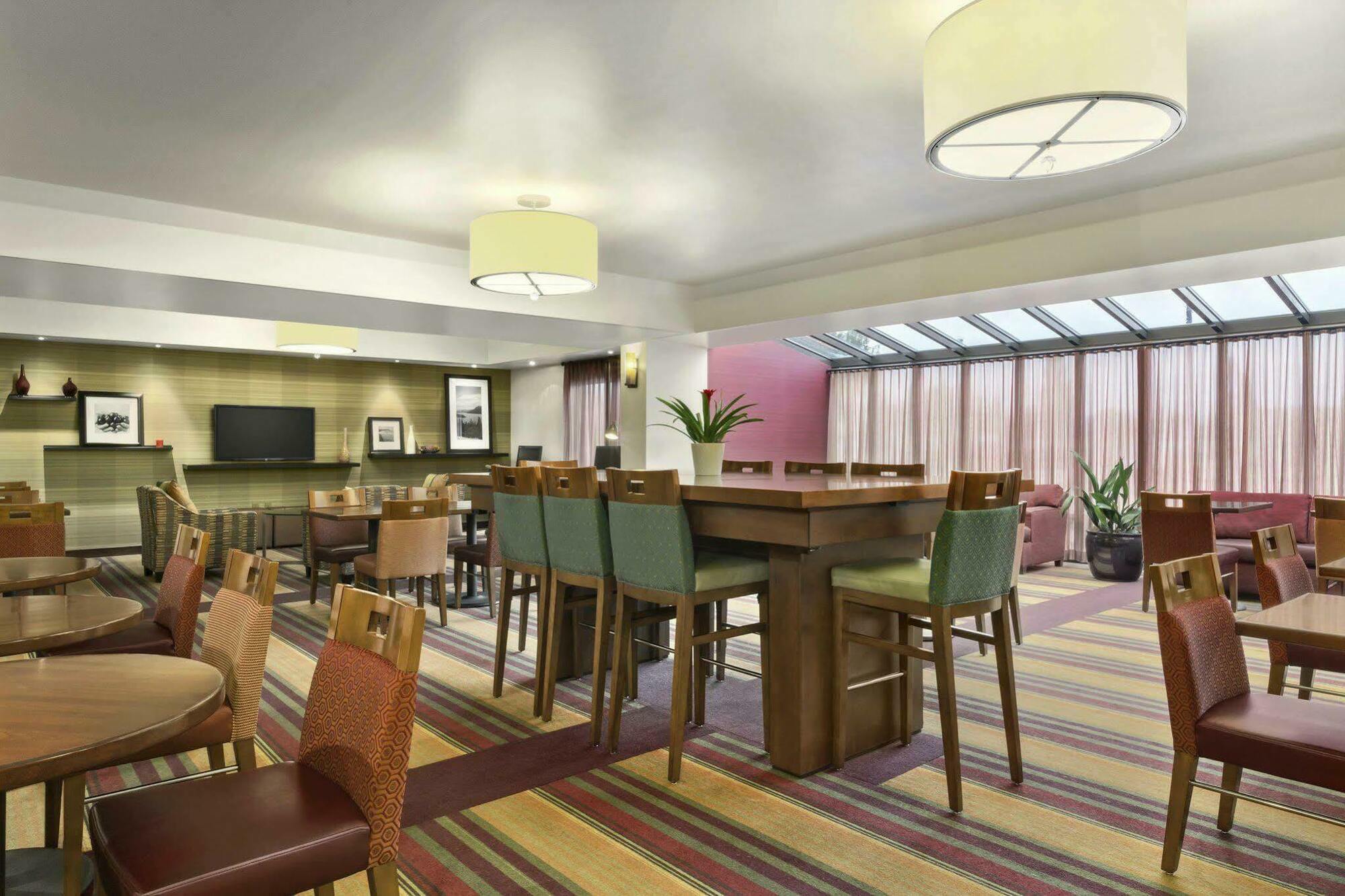 Hotel By Marriott Airport At Cascade Station 3*
