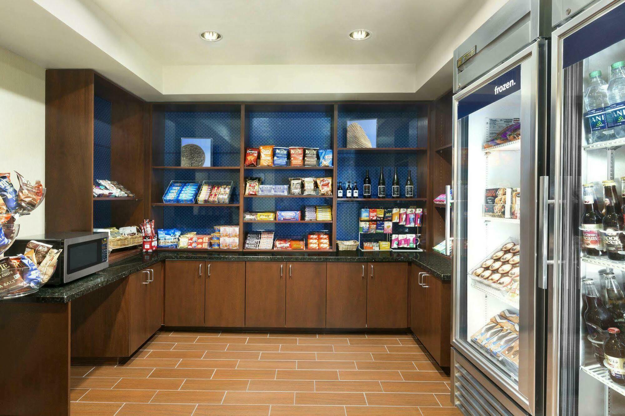 By Marriott Airport At Cascade Station Hotel 3*